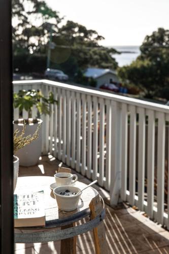 Driftwood Rest Binalong Bay Sleeps 4 in Binalongbeja