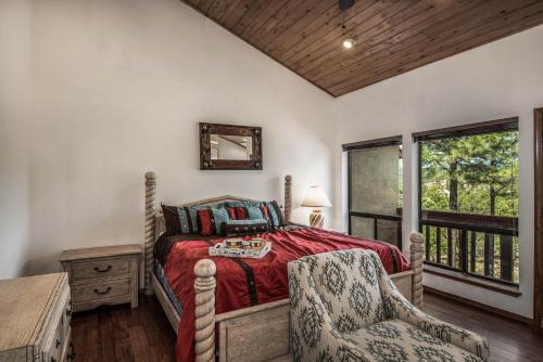 Christi and Don's Nuthouse 5 Bedrooms Sleeps 10 Pets Welcome Pool Table - image 7
