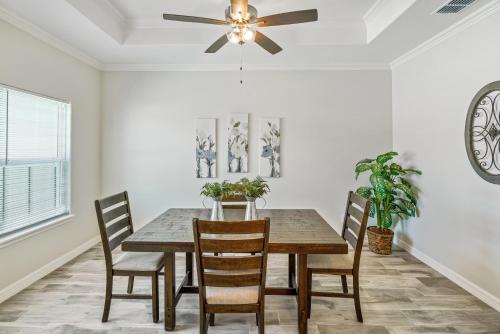 Stunning Retreat: 4B+GameRM, 2K-3QBeds,Pool Table in Rockport, USA