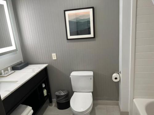 La Quinta Inn & Suites by Wyndham Manchester / Arnold AFB - image 10