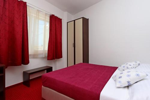 One-Bedroom Apartment image 10