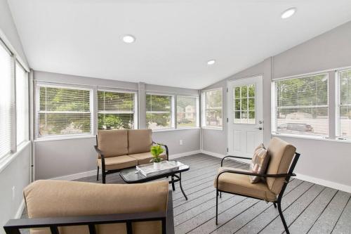 Stylish, Relaxing & Comfy 3 BDR Home in บริสตอล (CT)