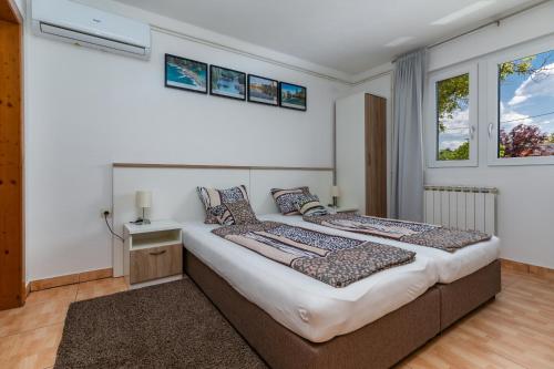 Apartments for families with children Karlovac - 20989