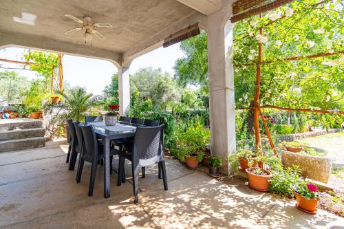 Apartments and rooms with parking space Skrbcici, Krk - 21231 in ซคระซิซี