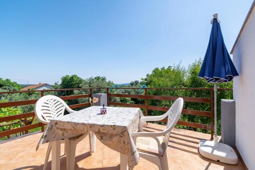 ระเบียง/ชานเรือน, Apartments and rooms with parking space Skrbcici, Krk - 21231 in ซคระซิซี