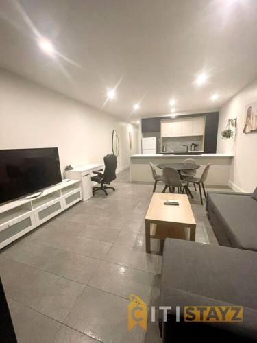 Braddon 1BD - Walk to Cafés, Secure Parking, Canberra