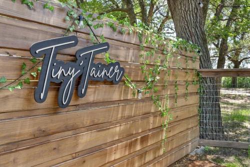 The Tiny Tainer - Tiny Container Home w. Hot Tub! in Weatherford, USA