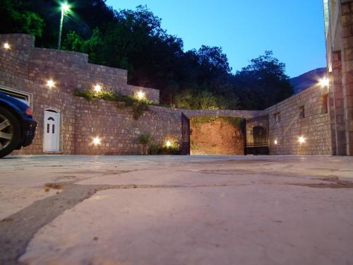 Entree, Castellamare Residence in Lucice