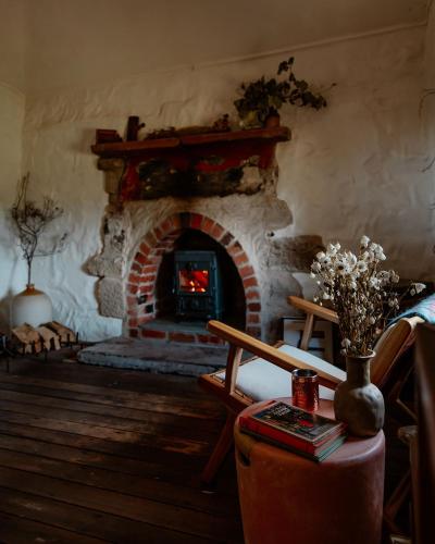 Old World Charm - Simplistic Luxury Cottage