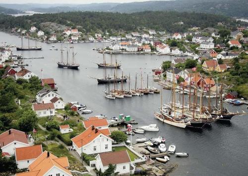 Seafront villa at Gjeving, Lyngør Seafront villa at Gjeving, Lyngør