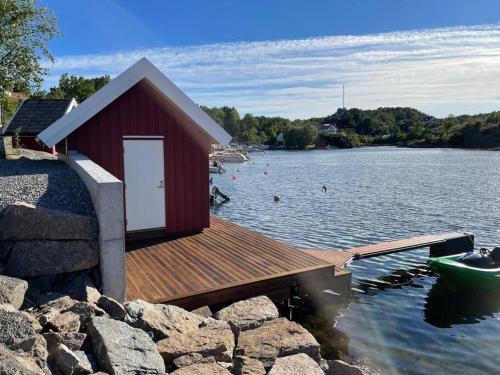 Seafront villa at Gjeving, Lyngør Seafront villa at Gjeving, Lyngør