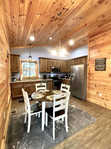 Perfect Stay for Fishing, Hiking, R&R - Charming Sapphire Bear Home in Tellico Plains