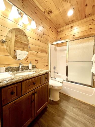 Perfect Stay for Fishing, Hiking, R&R - Charming Sapphire Bear Home in Tellico Plains, USA