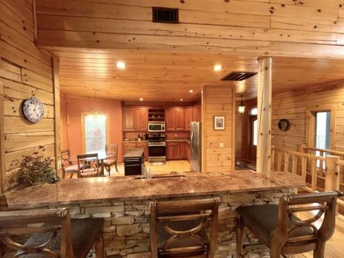 Grand View Home with 360 Degree Mountain View in Tellico Plains, USA