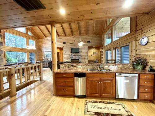 Grand View Home with 360 Degree Mountain View in Tellico Plains, USA