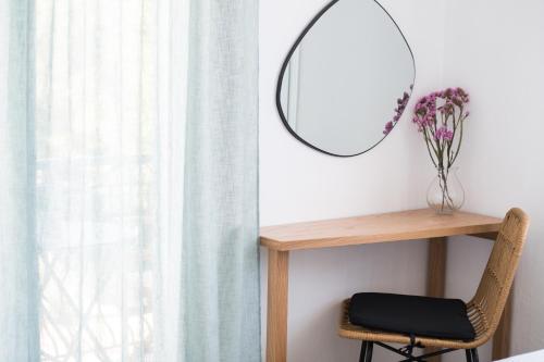 Standard Double Room image 10