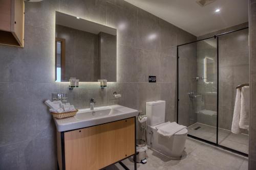 room detail thumbnail 2