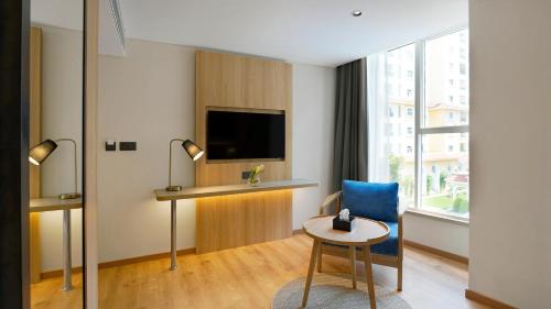 room detail thumbnail 1