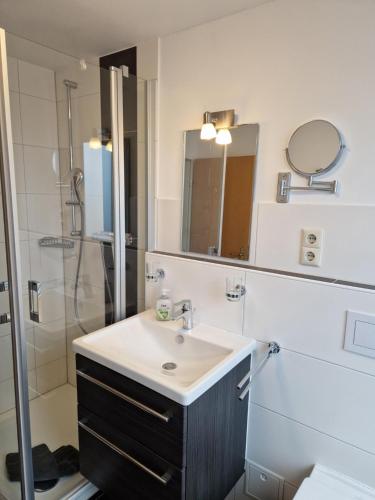 One-Bedroom Apartment image 7