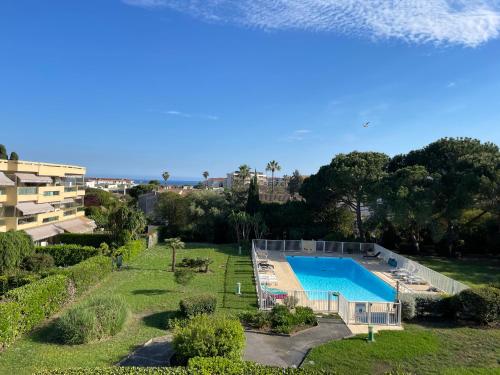 Grand Studio proche mer avec piscine. - Location saisonnière - Antibes