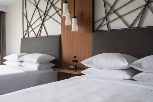 2 double beds
