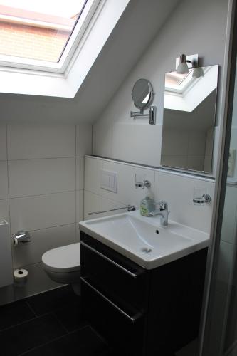 One-Bedroom Apartment image 3