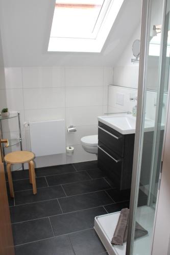 One-Bedroom Apartment image 4