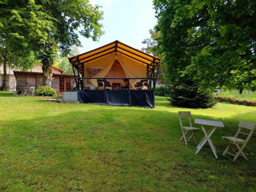 Romantic Safari Tent Lodge gîte à louer Roussines
