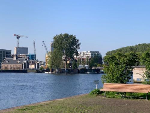 Beautiful Amstel houseboat - main image