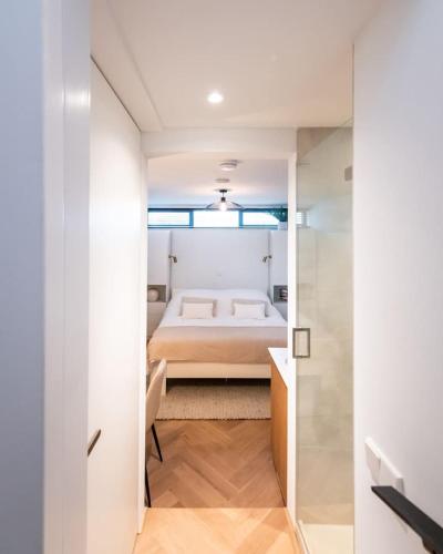 Beautiful Amstel houseboat - image 4