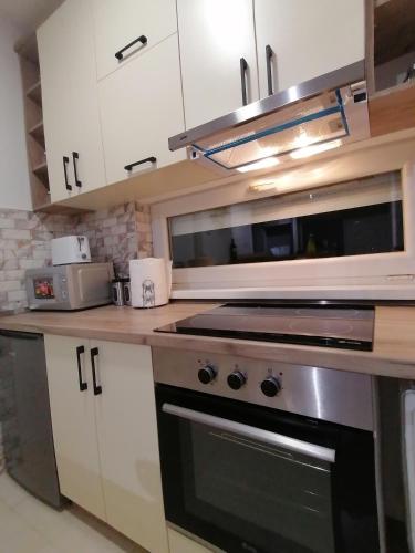 Konyha, JM Apartman in Ljubićki kej