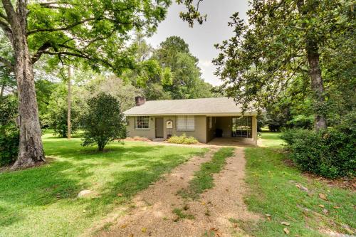 Mississippi Rental with Bogue Chitto River Access!