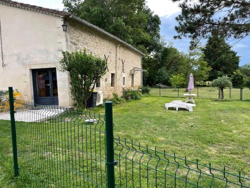 La Tour du Sorbey - Gîte Nature Familial - Piscine - 3 à 6 Pax