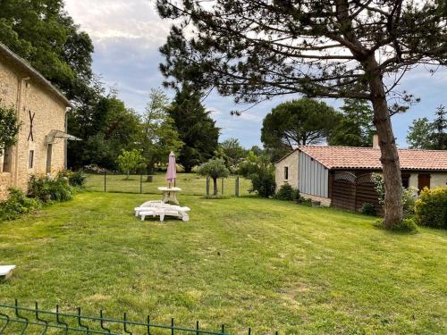 La Tour du Sorbey - Gîte Nature Familial - Piscine - 3 à 6 Pax