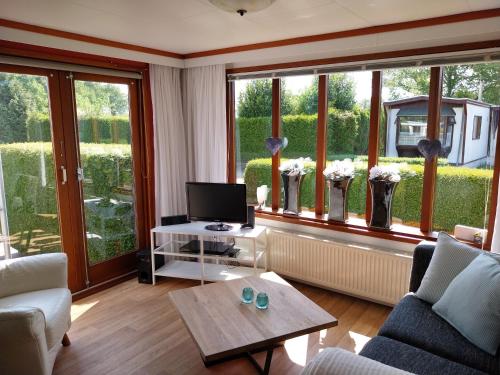 Chalet in Drenthe te huur aan de rand van het bos Drents Friese Wold, veel PRIVACY en RUST