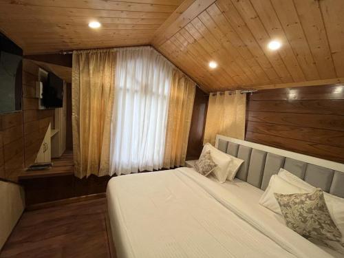 Modest - home away from home - image 2