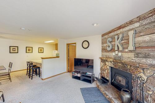 Buffalo Village Condo & Treetop Hideaway in Silverthorne, USA