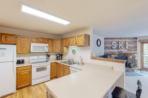 Buffalo Village Condo & Treetop Hideaway in Silverthorne, USA