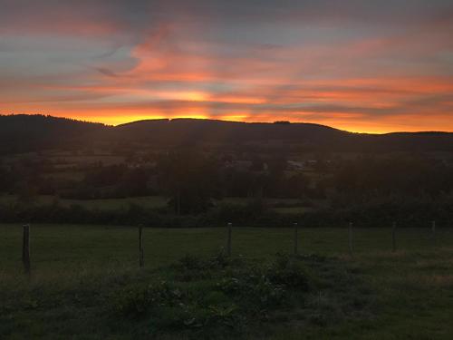 Maison vue superbe, 1-6 pers, Teilhet, Auvergne