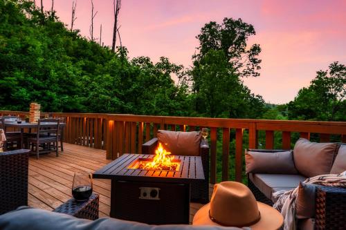 Mountainside - New Luxury Cabin-Fire Table-Hot Tub-3 Pools-PS5-Bears, Gatlinburg (fotografie 3)