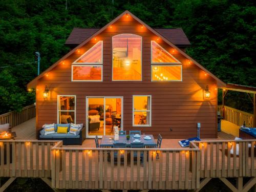 Mountainside - New Luxury Cabin-Fire Table-Hot Tub-3 Pools-PS5-Bears, Gatlinburg (fotografie 2)