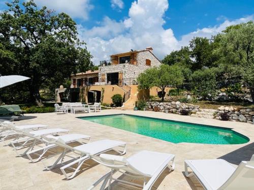 Paisible et Spacieuse Villa avec 4 suites indépendantes - Accommodation - La Gaude