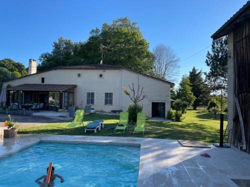 La Tour du Sorbey - Gîte Nature Familial - Piscine - 3 à 6 Pax chambre d'hôte Monségur