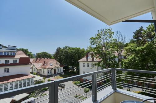 Studio with Balcony image 4