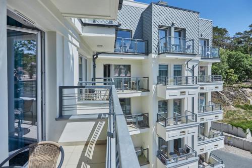 Studio with Balcony image 3