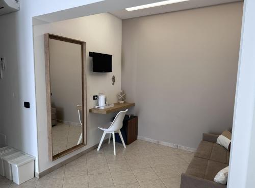 Double Room with Balcony image 10