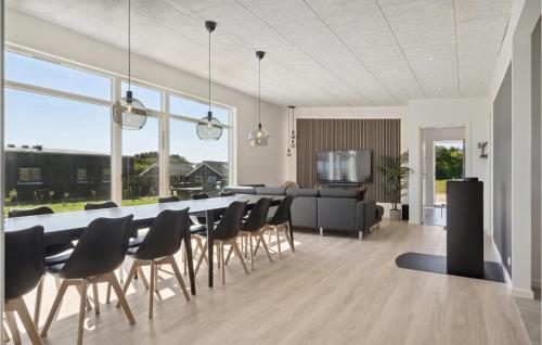 Beautiful Home In Børkop With Wifi