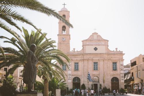 Destino Home overlooking the Venetian Port of Chania