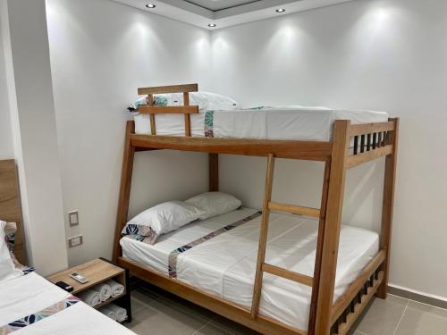 1 double bed, 1 bunk bed