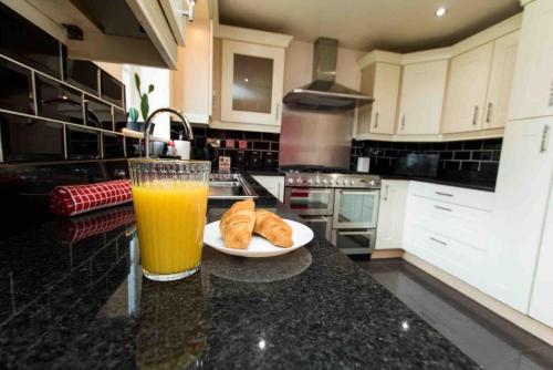 #Cloudstays Birmingham - City Getaway Luxury Townhouse Free Parking 2 Lakes, Бирмингем (фото 8)